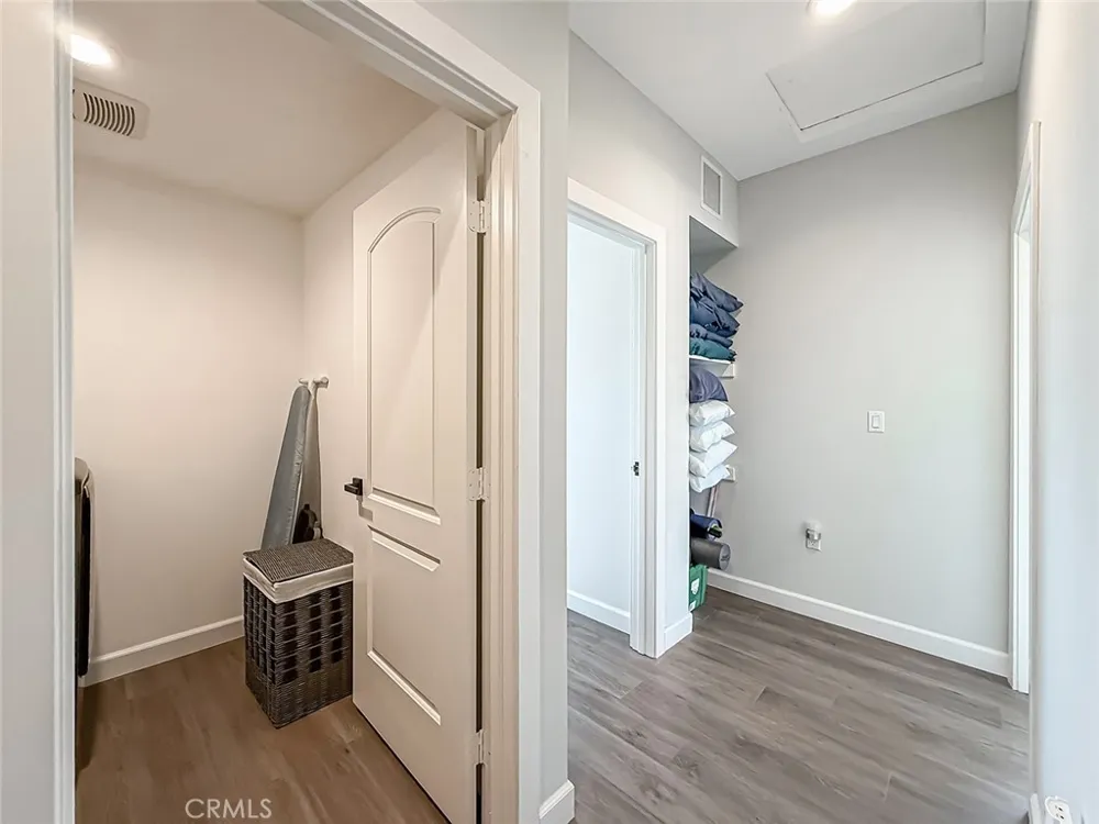 946 Warwick Thousand Oaks, CA 91360