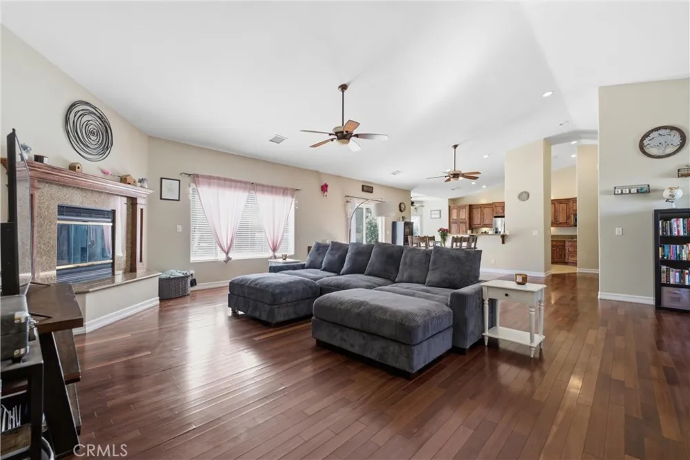 42165 Silver Puffs Lancaster, CA 93536