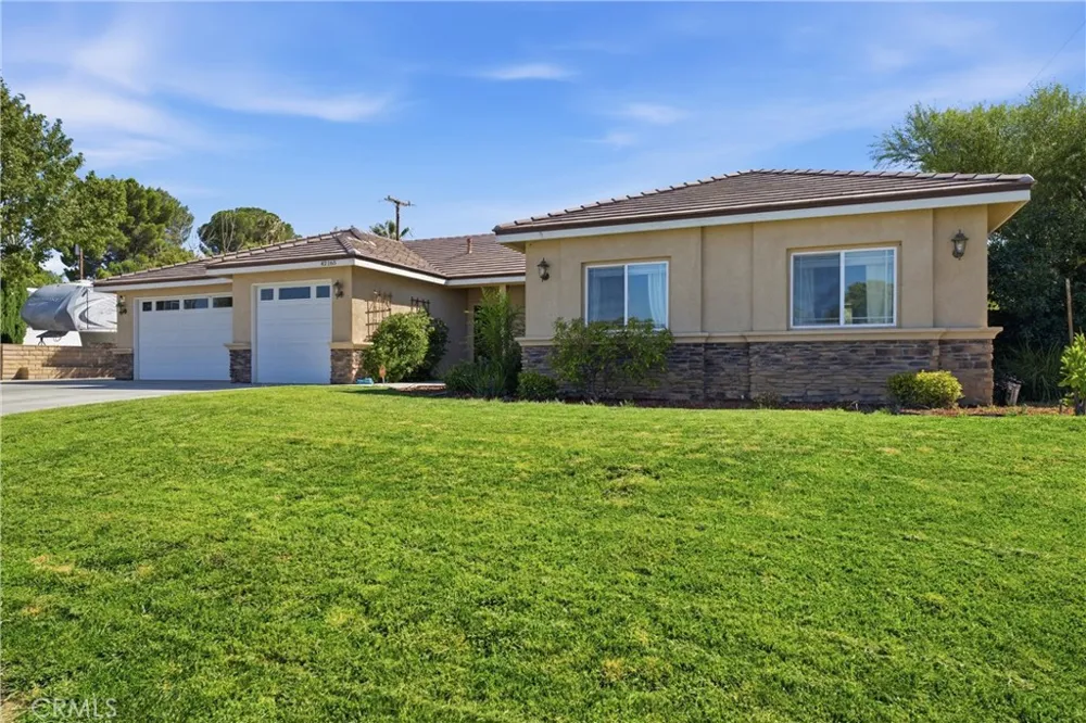 42165 Silver Puffs Lancaster, CA 93536
