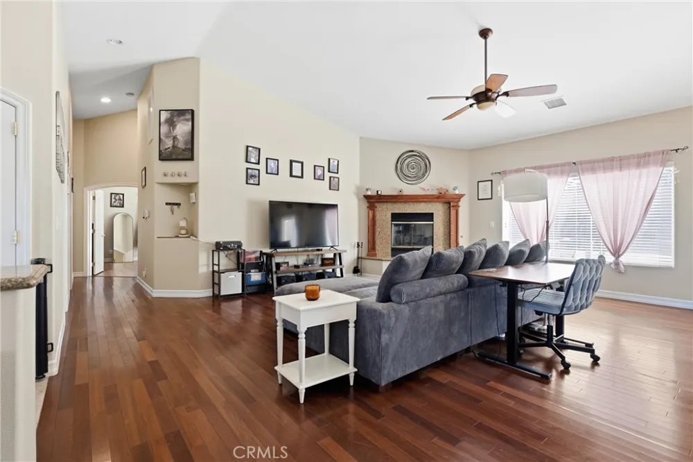 42165 Silver Puffs Lancaster, CA 93536