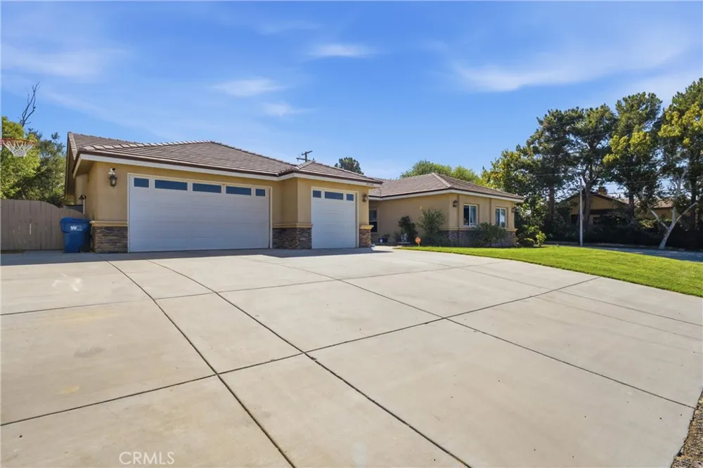 42165 Silver Puffs Lancaster, CA 93536