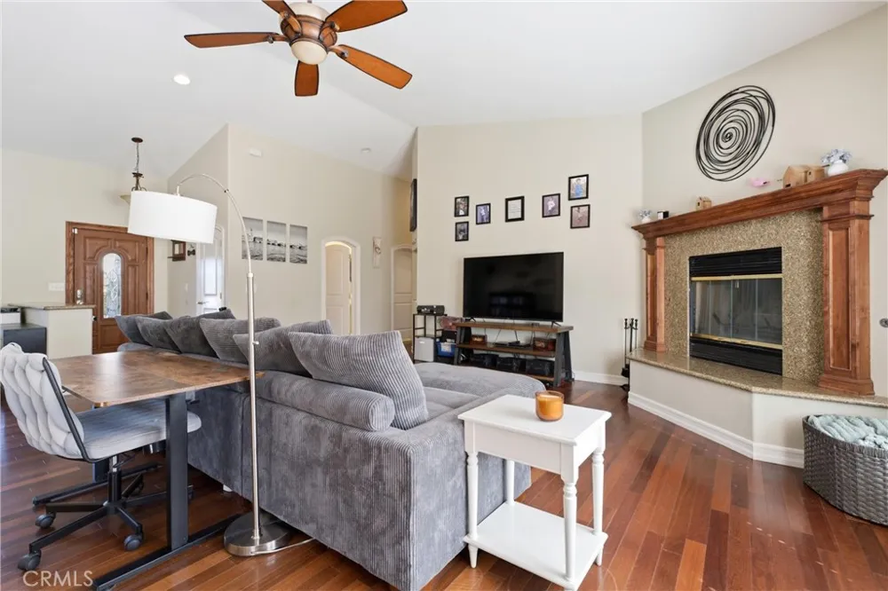 42165 Silver Puffs Lancaster, CA 93536