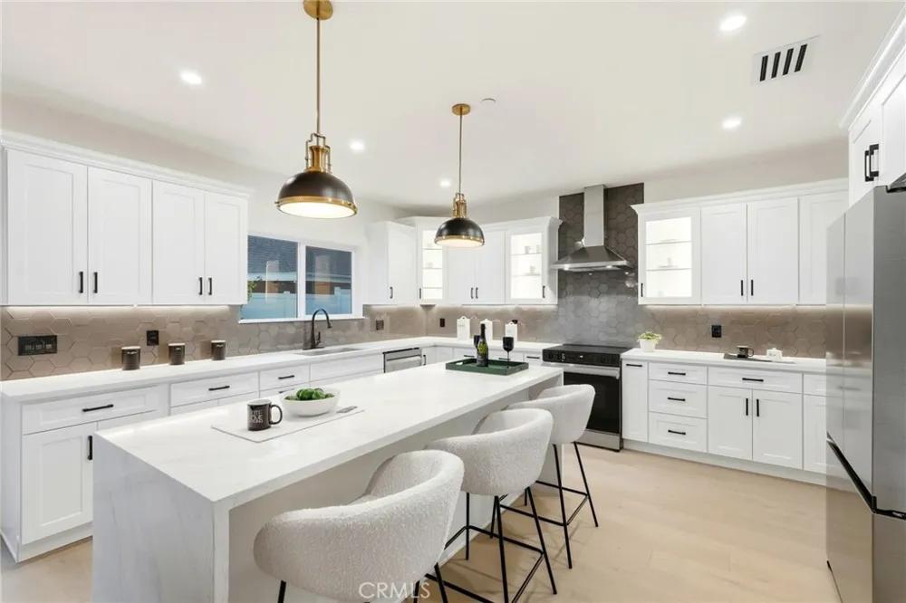 12917 El Dorado Ave Sylmar, CA 91342
