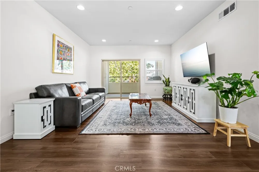 401 S Anaheim #3 Anaheim, CA 92805