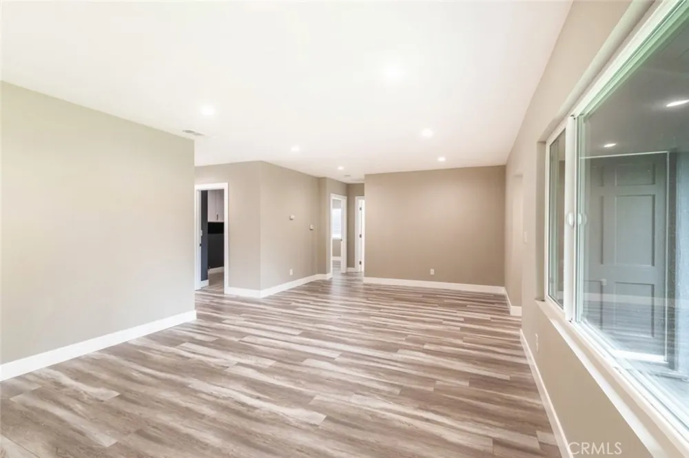 6633 Costello Avenue Valley Glen, CA 91405