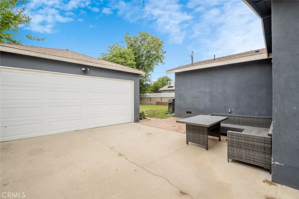 6633 Costello Avenue Valley Glen, CA 91405