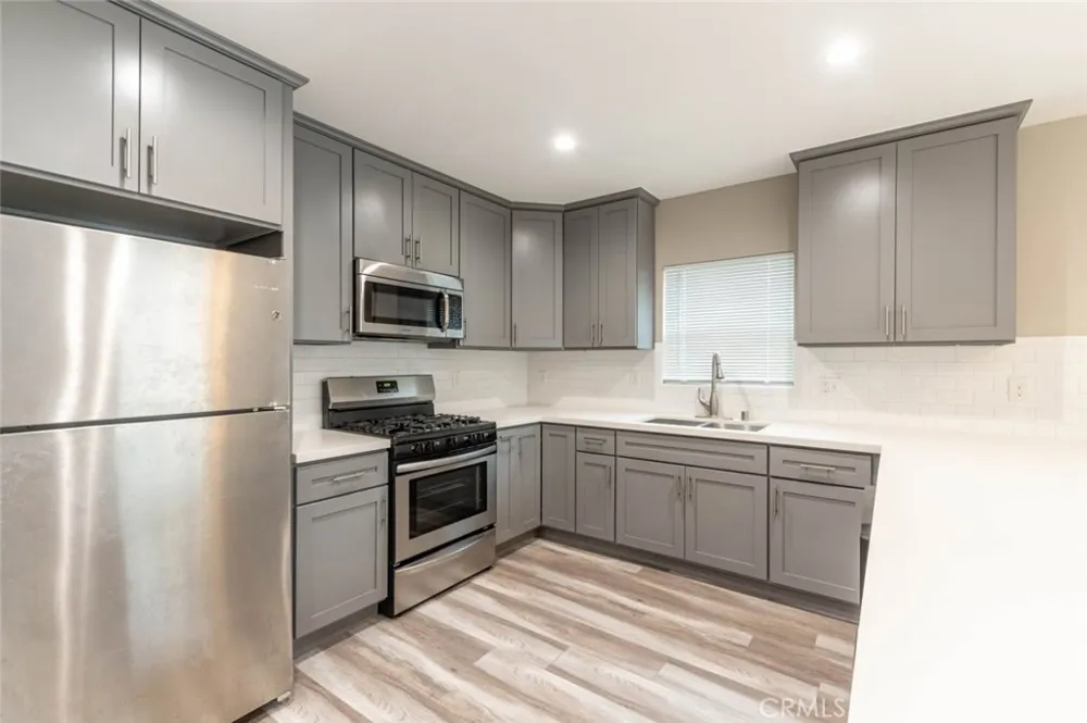 6633 Costello Avenue Valley Glen, CA 91405