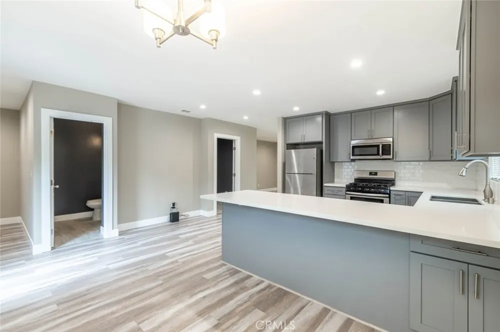 6633 Costello Avenue Valley Glen, CA 91405