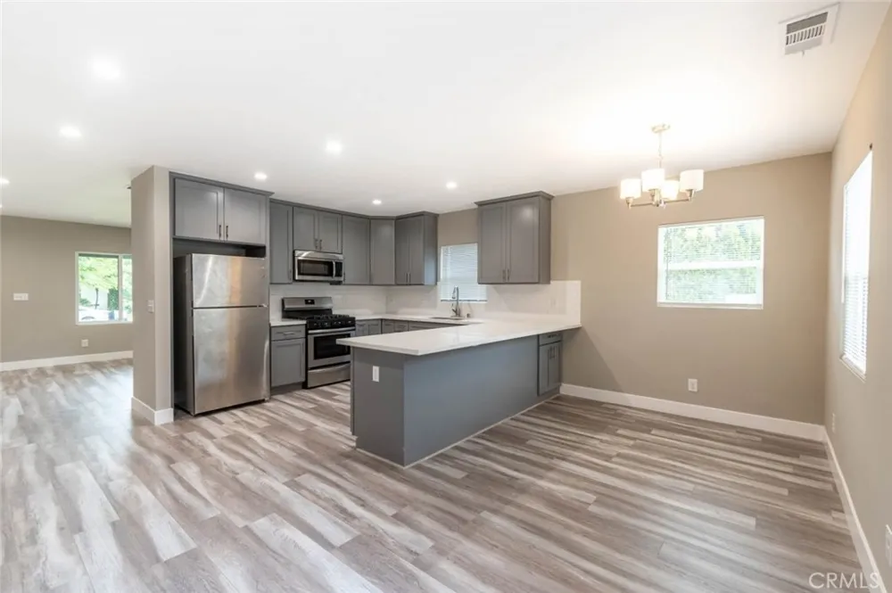 6633 Costello Avenue Valley Glen, CA 91405