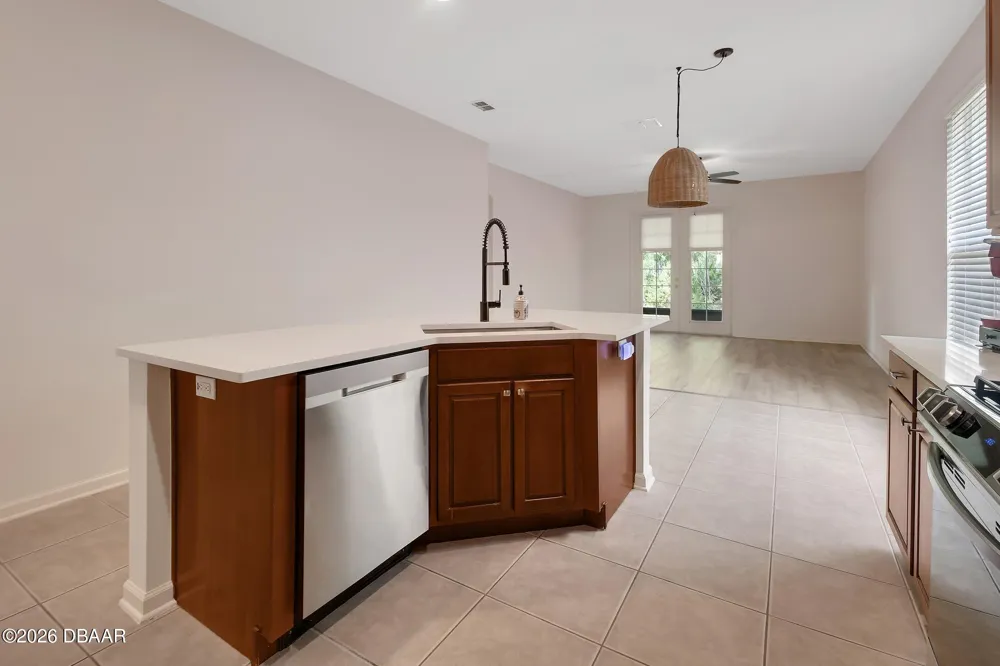 525 Heron Point Way Deland, FL 32724