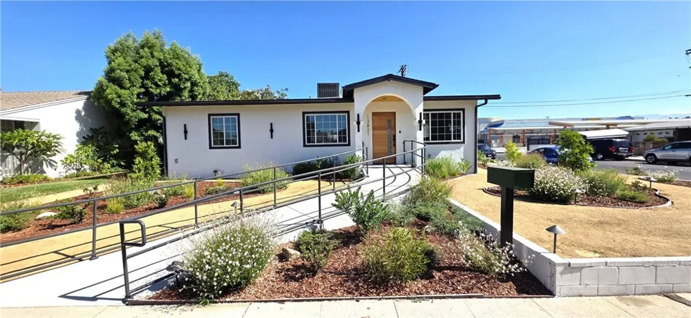 13821 Burton Street Panorama City, CA 91402