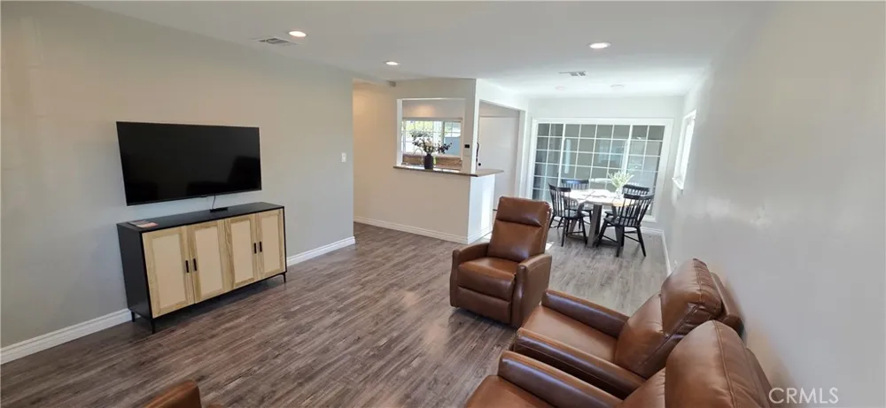13821 Burton Street Panorama City, CA 91402