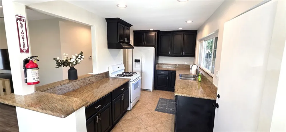 13821 Burton Street Panorama City, CA 91402