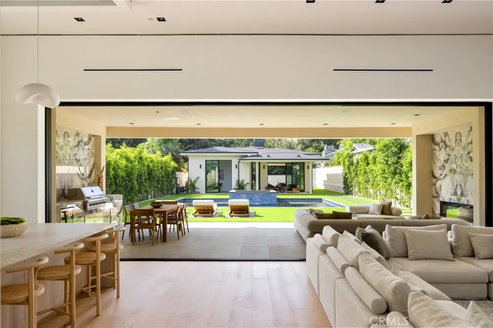 11826 Kling Street Valley Village, CA 91607