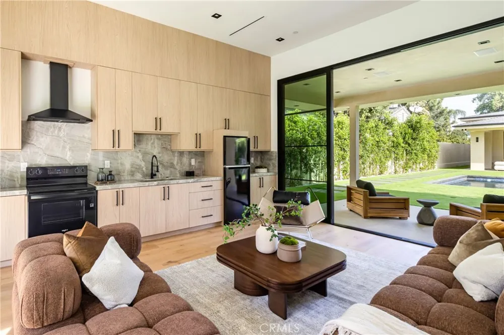 11826 Kling Street Valley Village, CA 91607