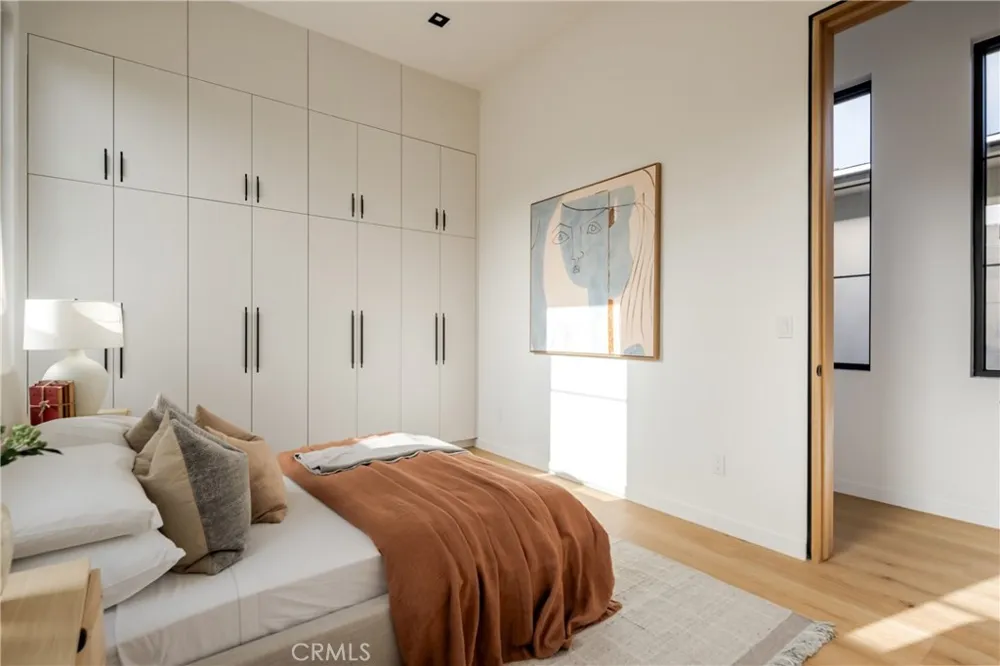 11826 Kling Street Valley Village, CA 91607