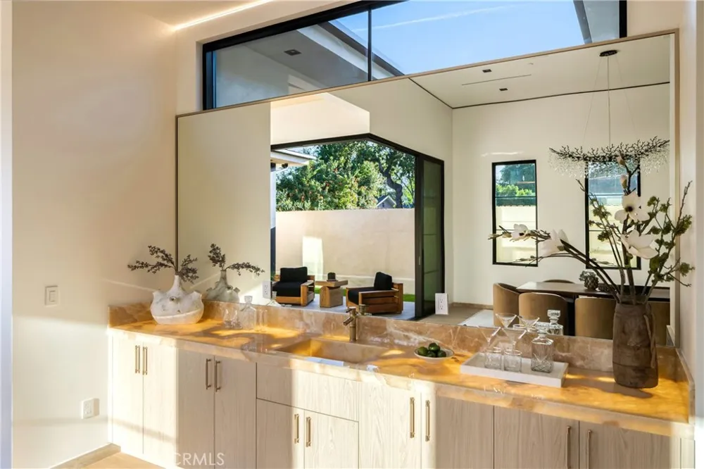 11826 Kling Street Valley Village, CA 91607