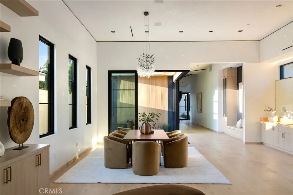 11826 Kling Street Valley Village, CA 91607
