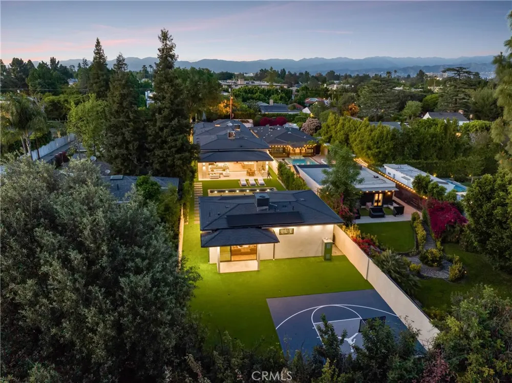 11826 Kling Street Valley Village, CA 91607