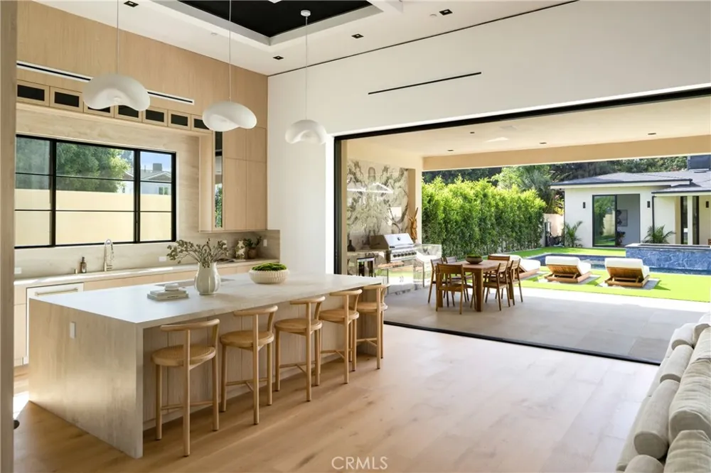 11826 Kling Street Valley Village, CA 91607