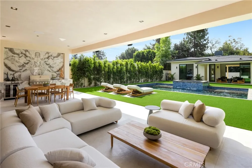 11826 Kling Street Valley Village, CA 91607