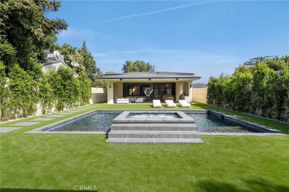 11826 Kling Street Valley Village, CA 91607