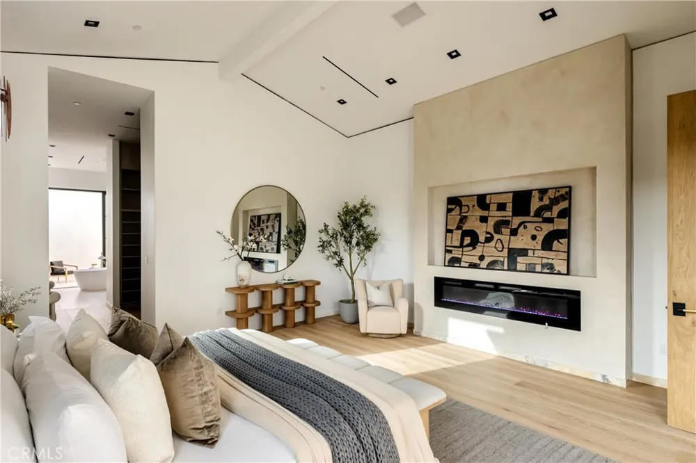 11826 Kling Street Valley Village, CA 91607