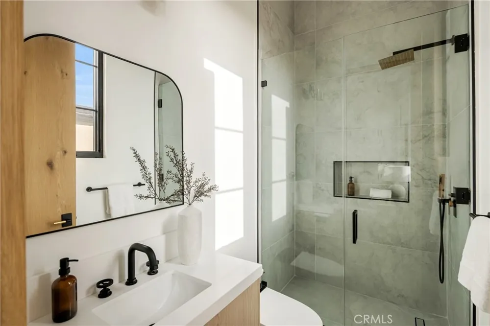 11826 Kling Street Valley Village, CA 91607