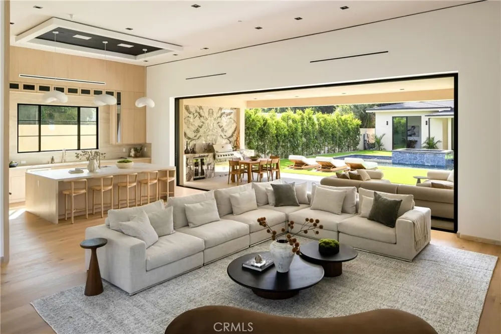 11826 Kling Street Valley Village, CA 91607