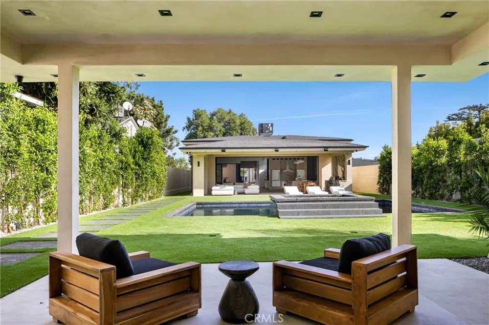 11826 Kling Street Valley Village, CA 91607