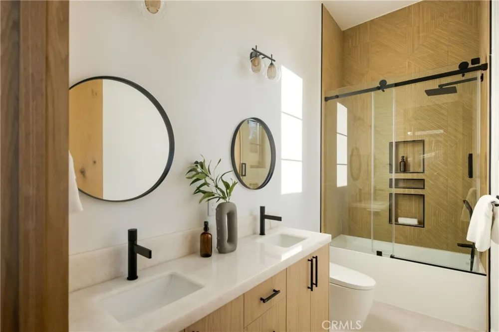 11826 Kling Street Valley Village, CA 91607