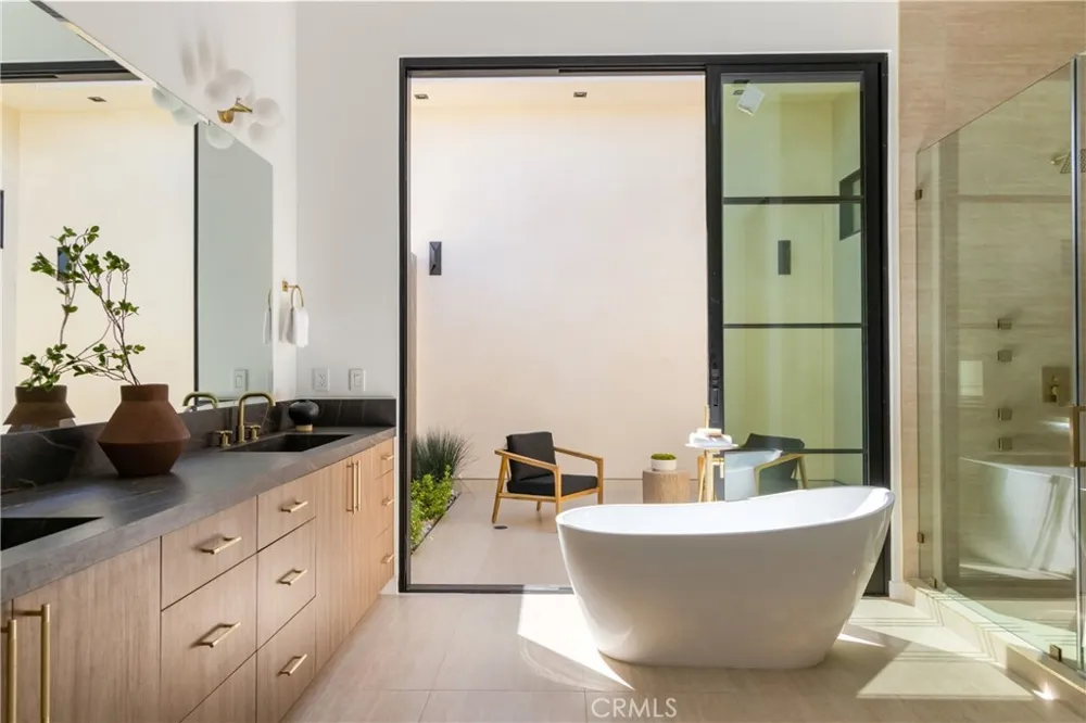 11826 Kling Street Valley Village, CA 91607