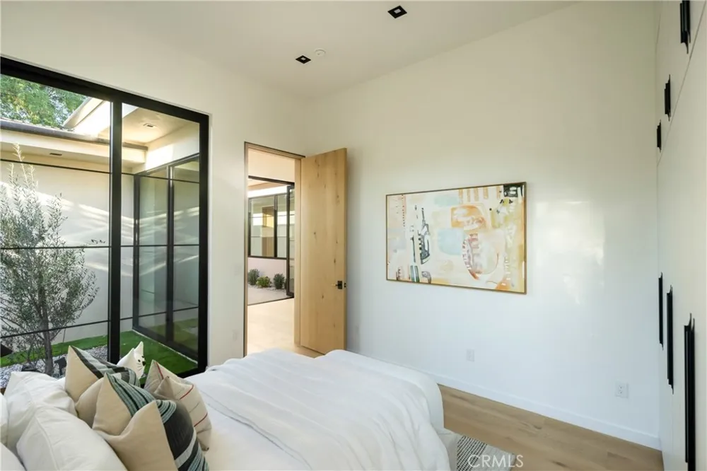 11826 Kling Street Valley Village, CA 91607