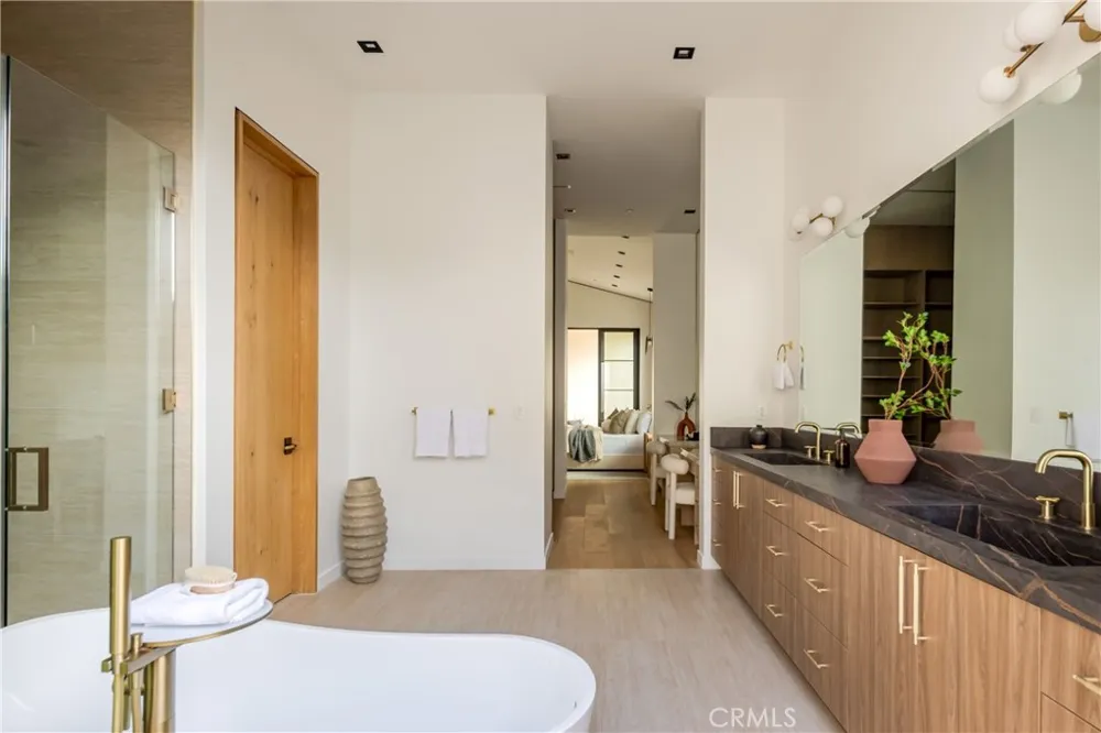 11826 Kling Street Valley Village, CA 91607