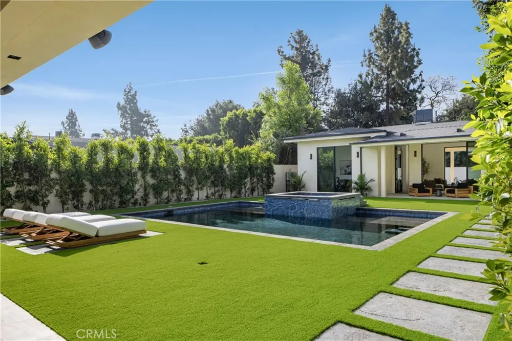 11826 Kling Street Valley Village, CA 91607