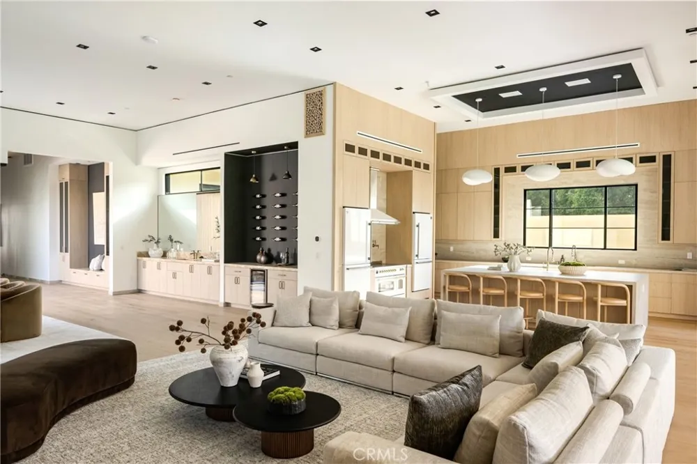 11826 Kling Street Valley Village, CA 91607
