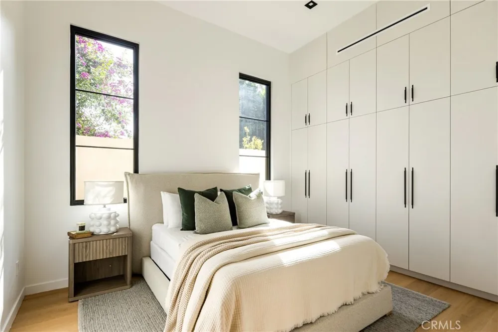 11826 Kling Street Valley Village, CA 91607