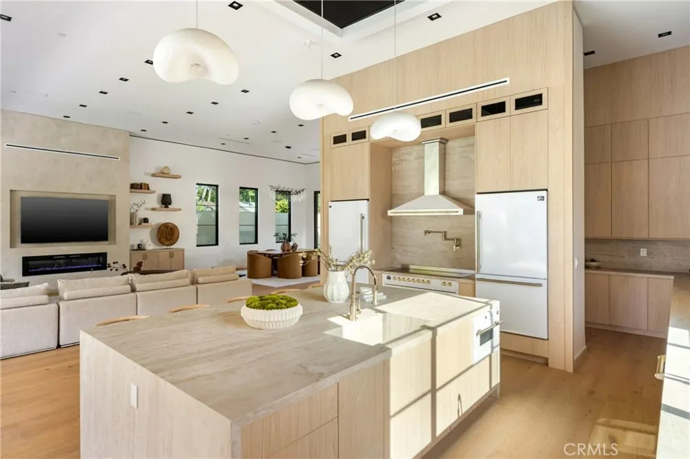 11826 Kling Street Valley Village, CA 91607