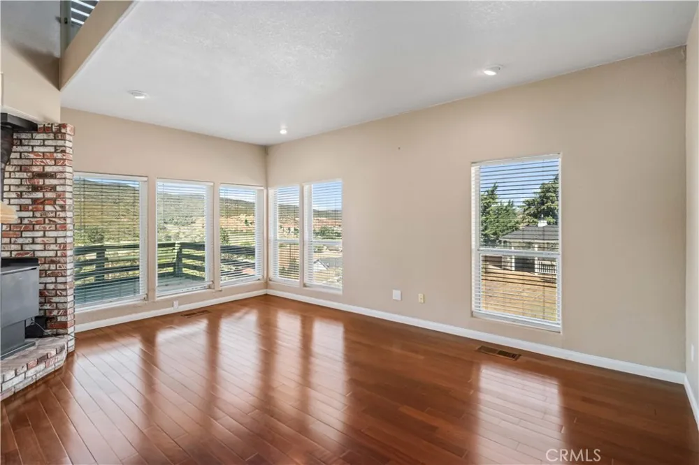 14738 Flintstone Drive Lake Elizabeth, CA 93532