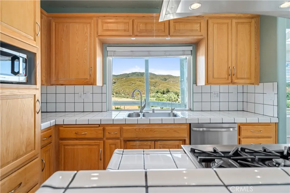 14738 Flintstone Drive Lake Elizabeth, CA 93532