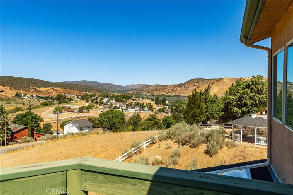 14738 Flintstone Drive Lake Elizabeth, CA 93532