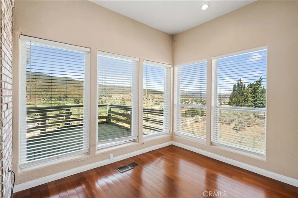 14738 Flintstone Drive Lake Elizabeth, CA 93532