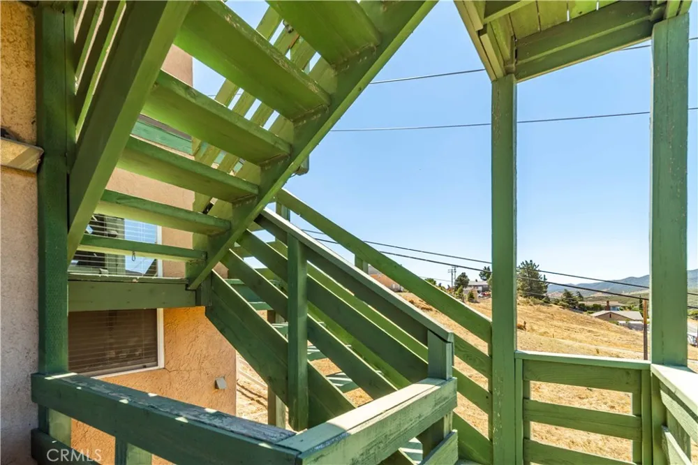 14738 Flintstone Drive Lake Elizabeth, CA 93532
