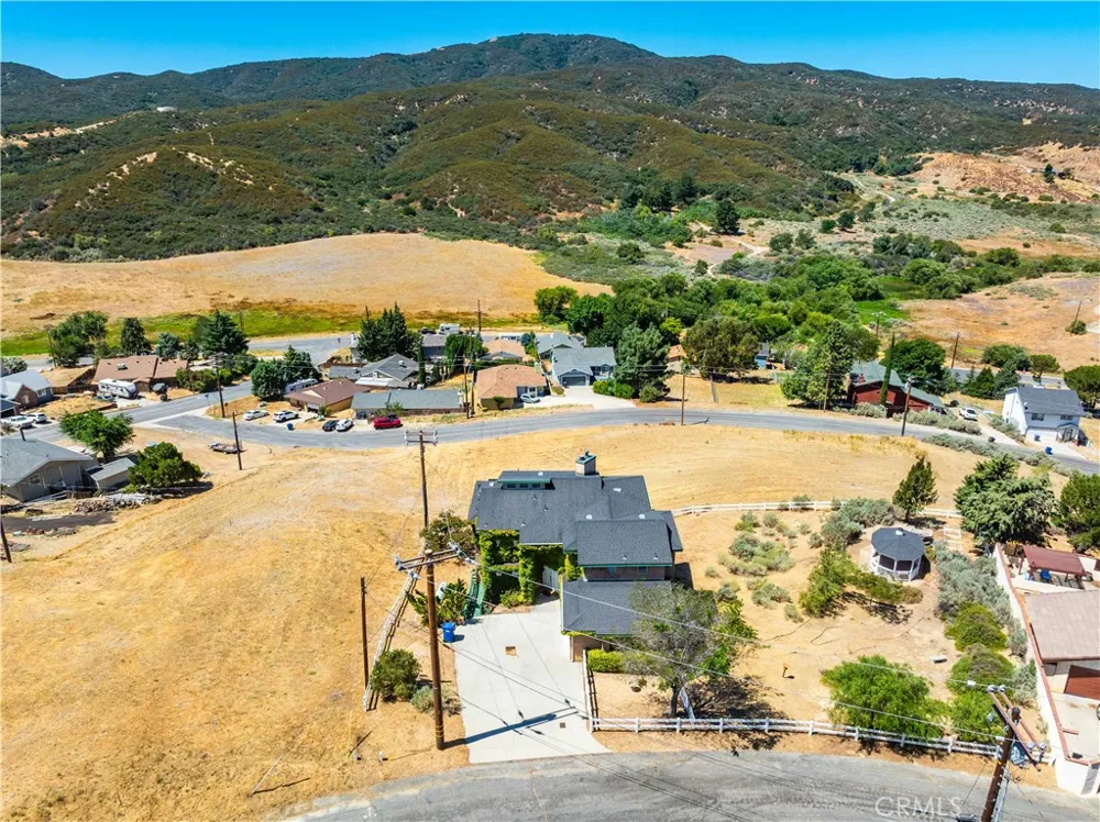 14738 Flintstone Drive Lake Elizabeth, CA 93532
