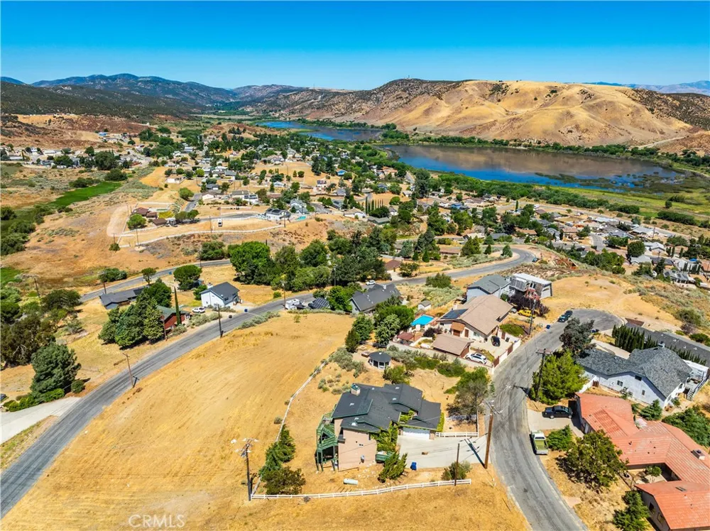 14738 Flintstone Drive Lake Elizabeth, CA 93532