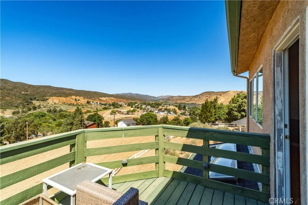 14738 Flintstone Drive Lake Elizabeth, CA 93532
