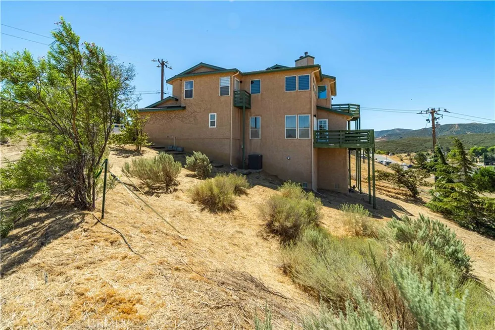 14738 Flintstone Drive Lake Elizabeth, CA 93532