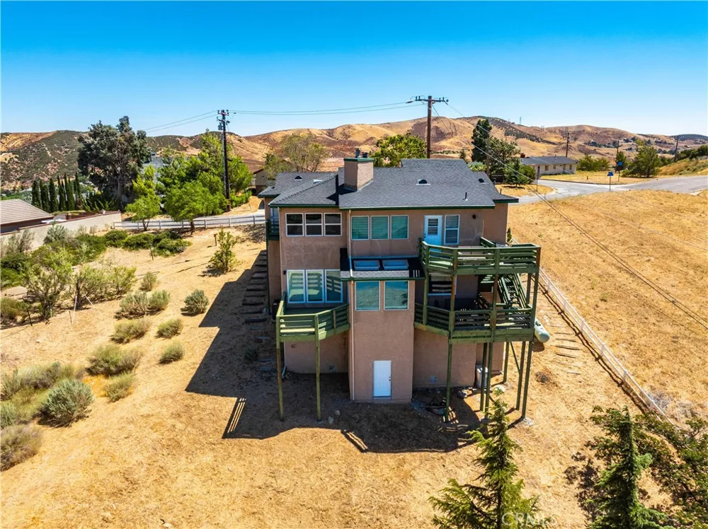 14738 Flintstone Drive Lake Elizabeth, CA 93532