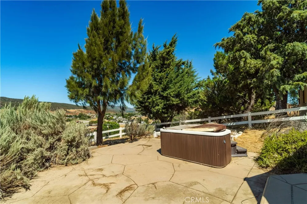 14738 Flintstone Drive Lake Elizabeth, CA 93532