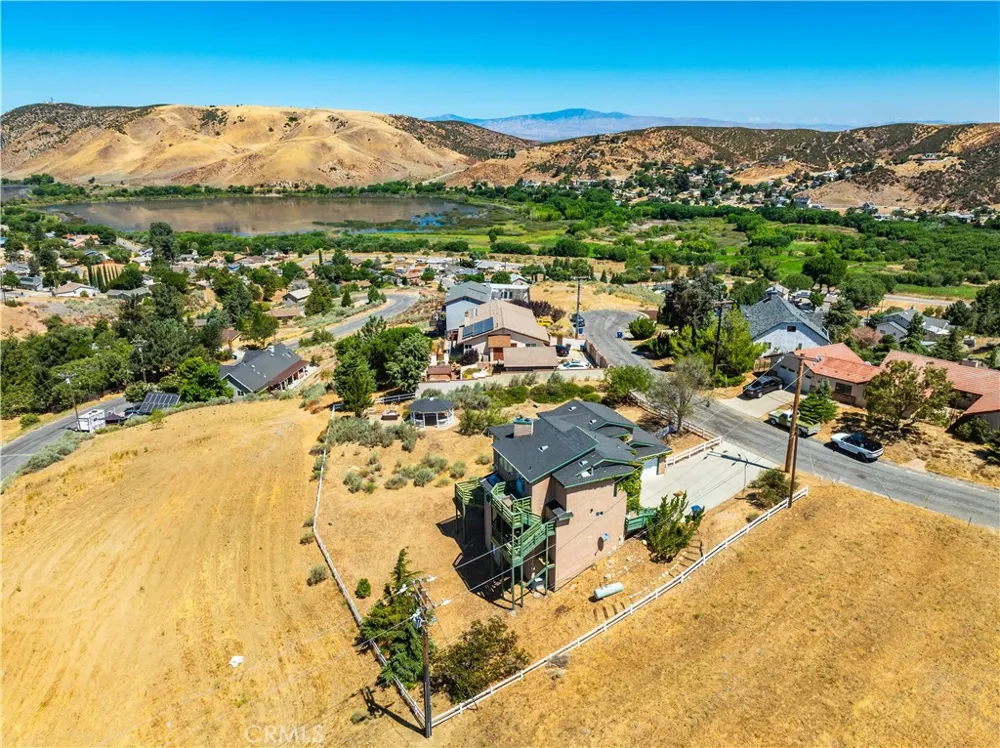 14738 Flintstone Drive Lake Elizabeth, CA 93532